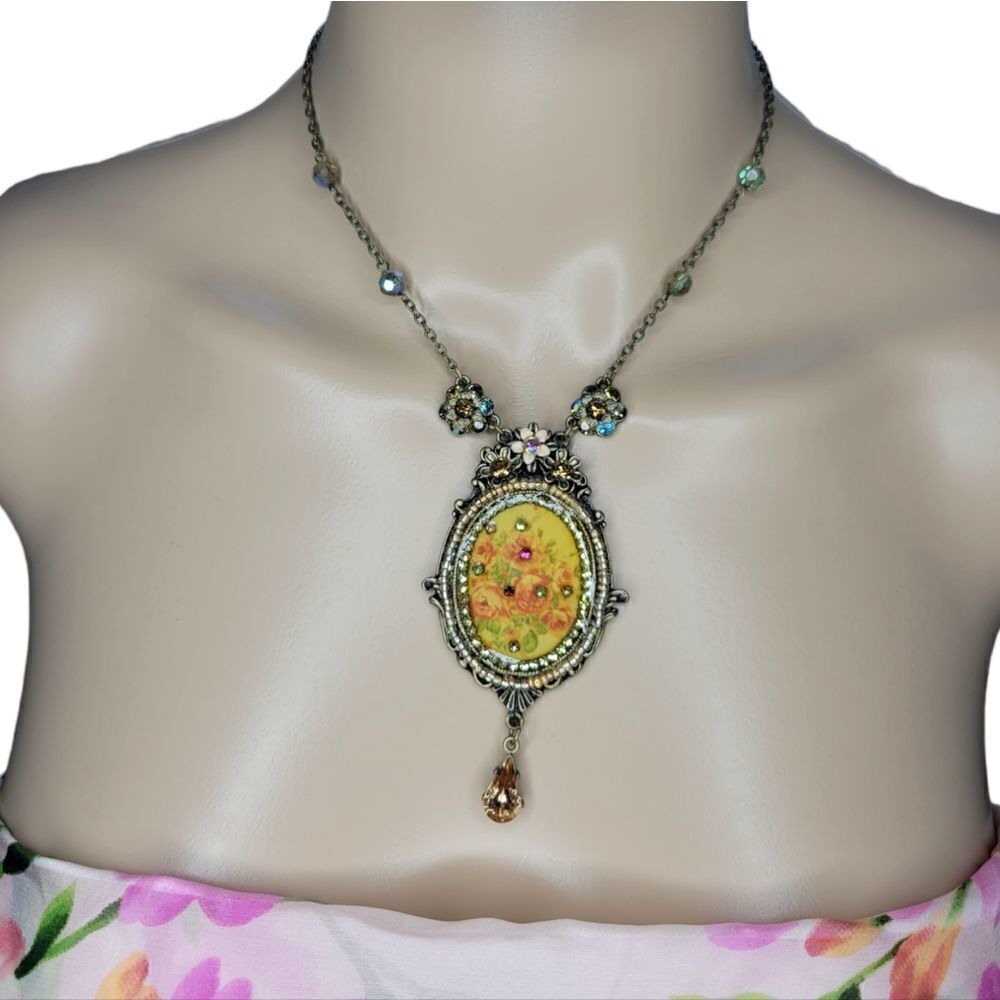 Vintage floral necklace - Picture 8 of 13